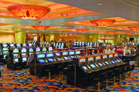 Micii operatori de jocuri de noroc, puși la zid de legislație și de scăderea veniturilor