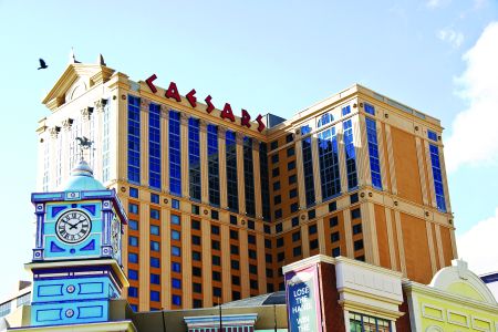 Caesars reaches beyond casino walls to bring in customersCaesar’s caută dincolo de uşile cazinoului noi clienţi